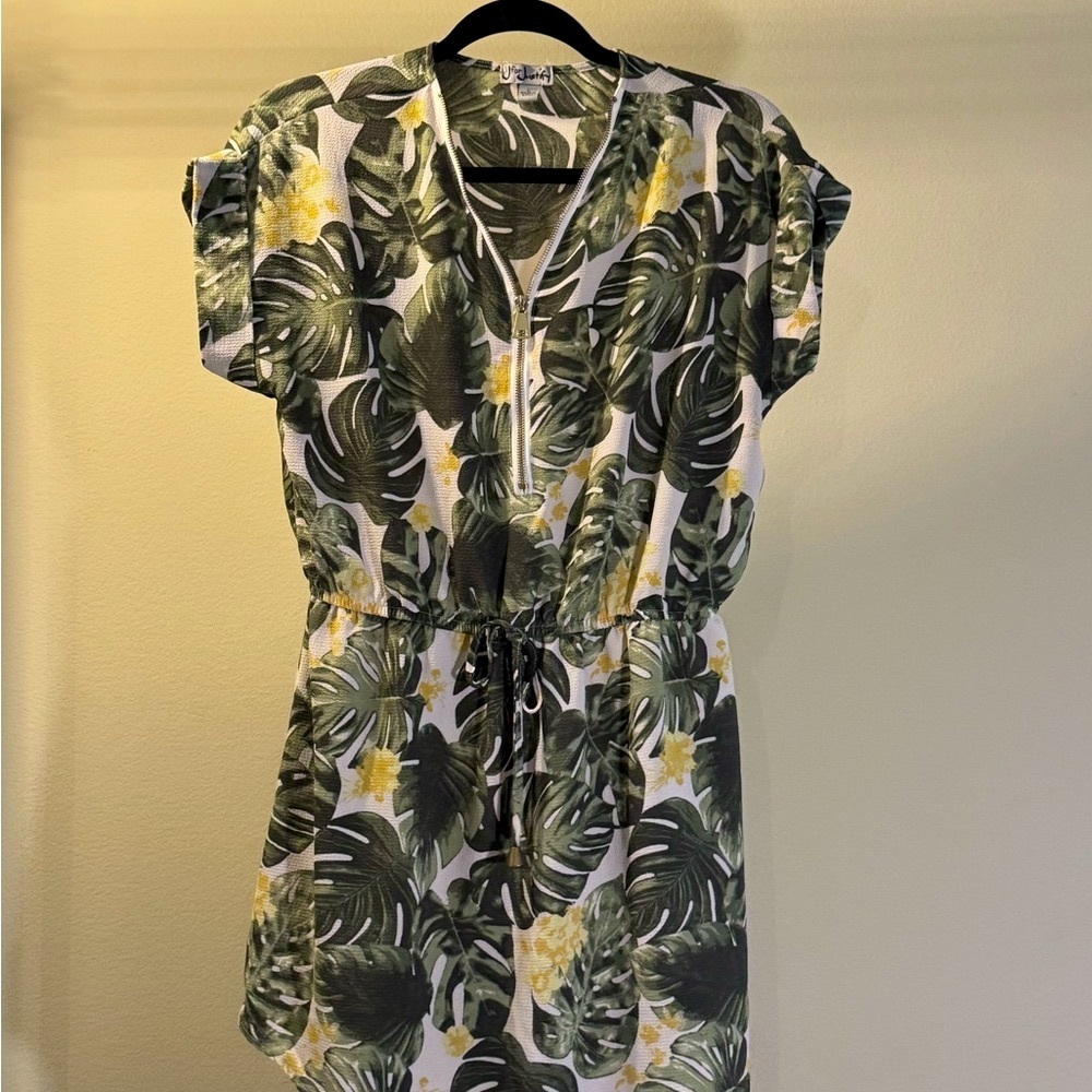 #1 Tropical Leaf Print Shirt